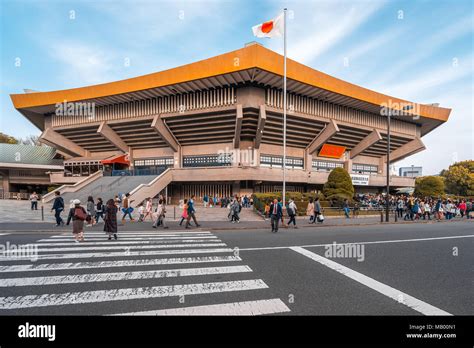 東京駅から日本武道館：都市の鼓動と伝統の融合