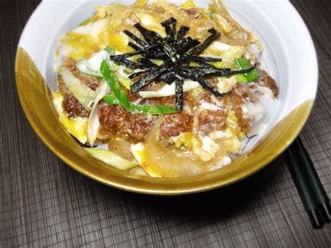 帯広 観光スポット: なぜカツ丼が空を飛ぶのか？